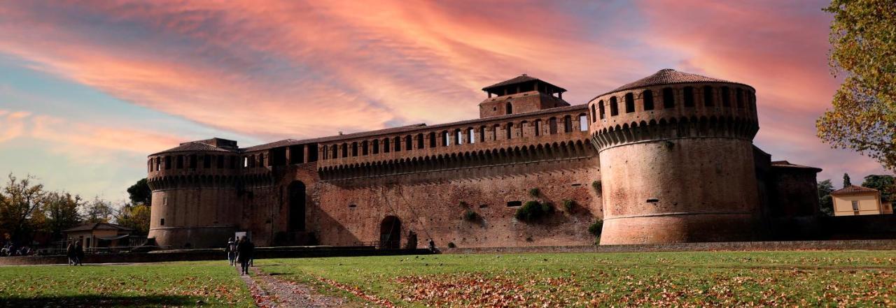 Apartmán La Dimora Delle Emozioni - Il Fascino Del Centro Storico E L'Adrenalina Dell'Autodromo Imola Exteriér fotografie